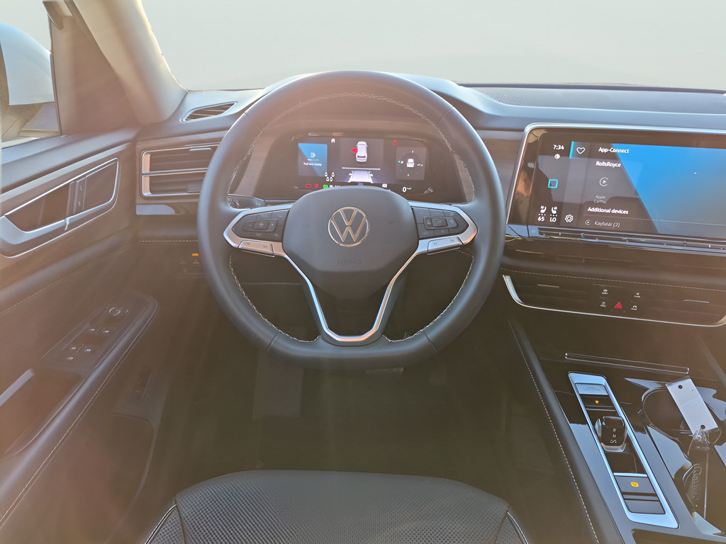Used 2024 Volkswagen Atlas SE FWD image 32