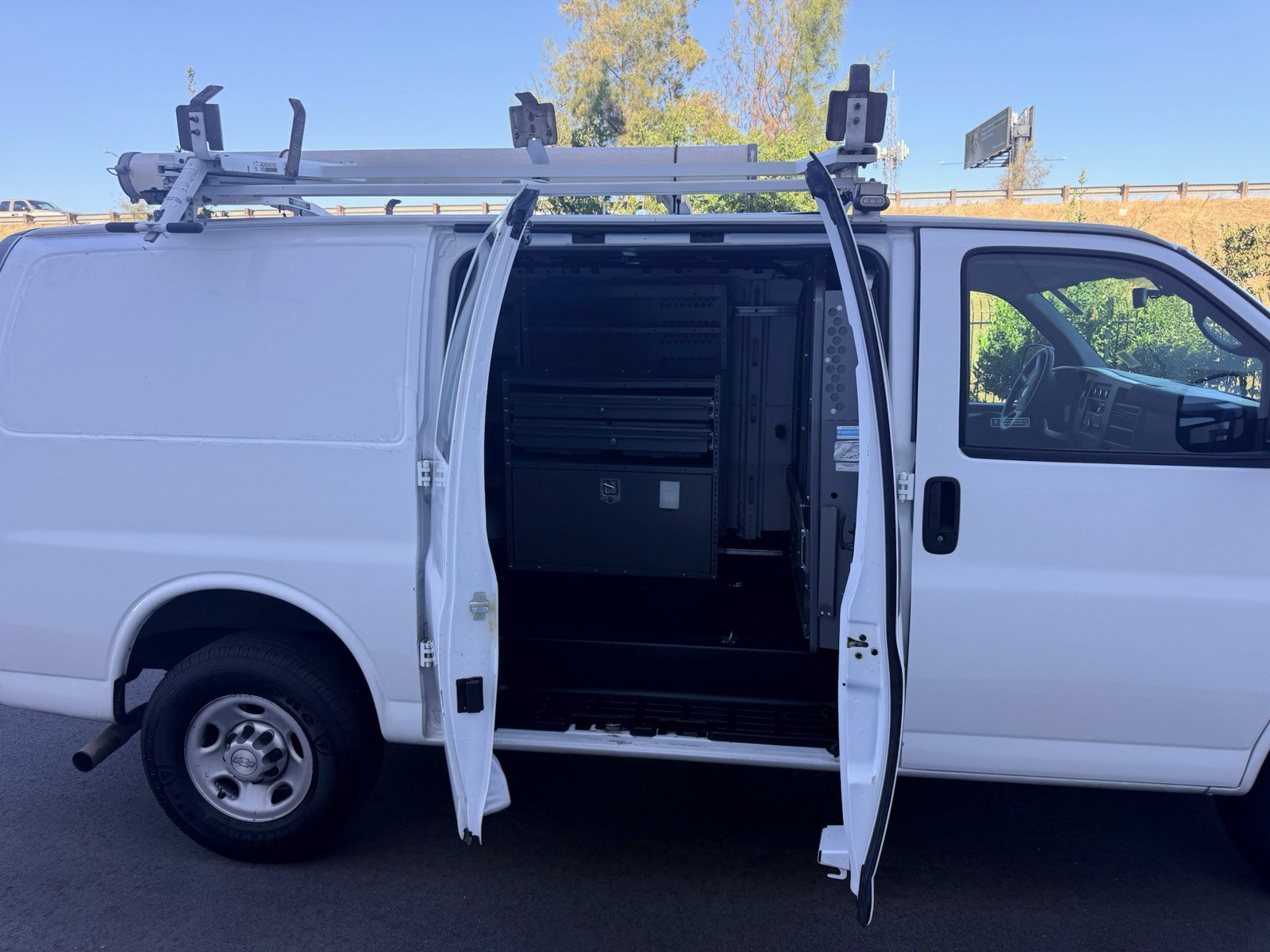 Used 2015 Chevrolet Express 2500 RWD image 36
