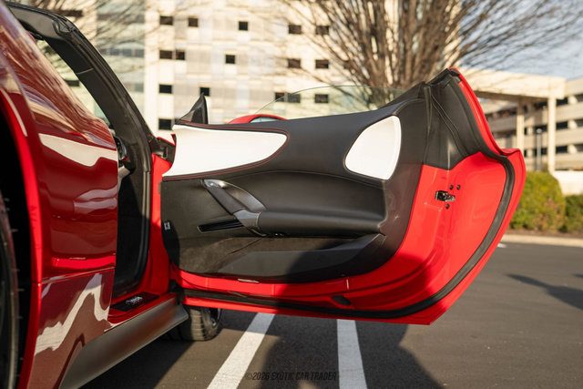 Used 2025 Ferrari SF90 Spider image 49