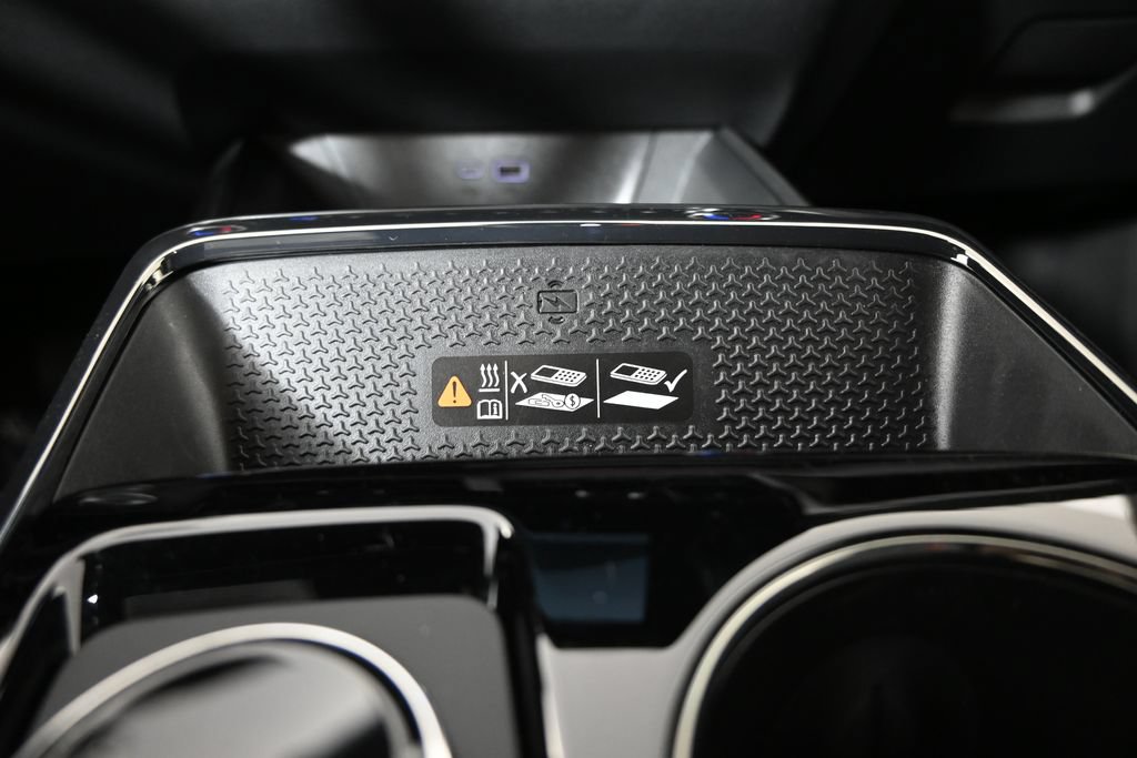 Used 2025 Chevrolet Equinox RS w/ Safety and Technology Package AWD/4WD image 32