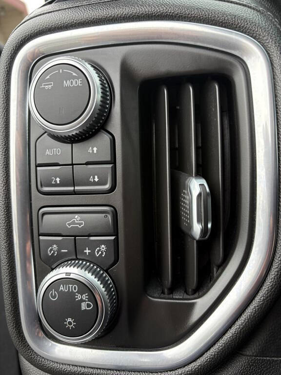 Used 2020 GMC Sierra 1500 SLE w/ X31 Off-Road Package image 15