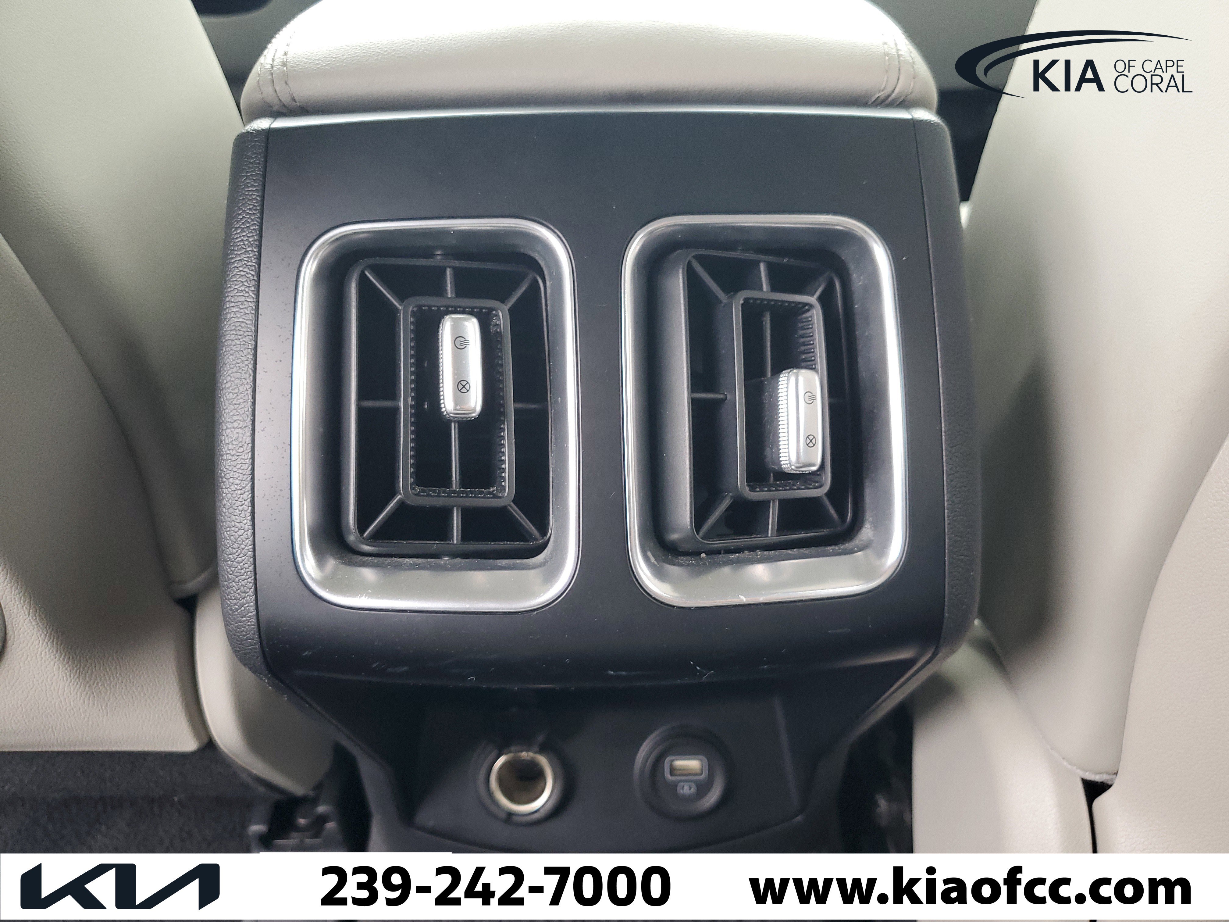 Used 2023 Kia Sorento S w/ Panoramic Sunroof Package FWD image 12