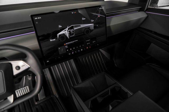 Used 2024 Tesla Cybertruck AWD Crew Cab image 22