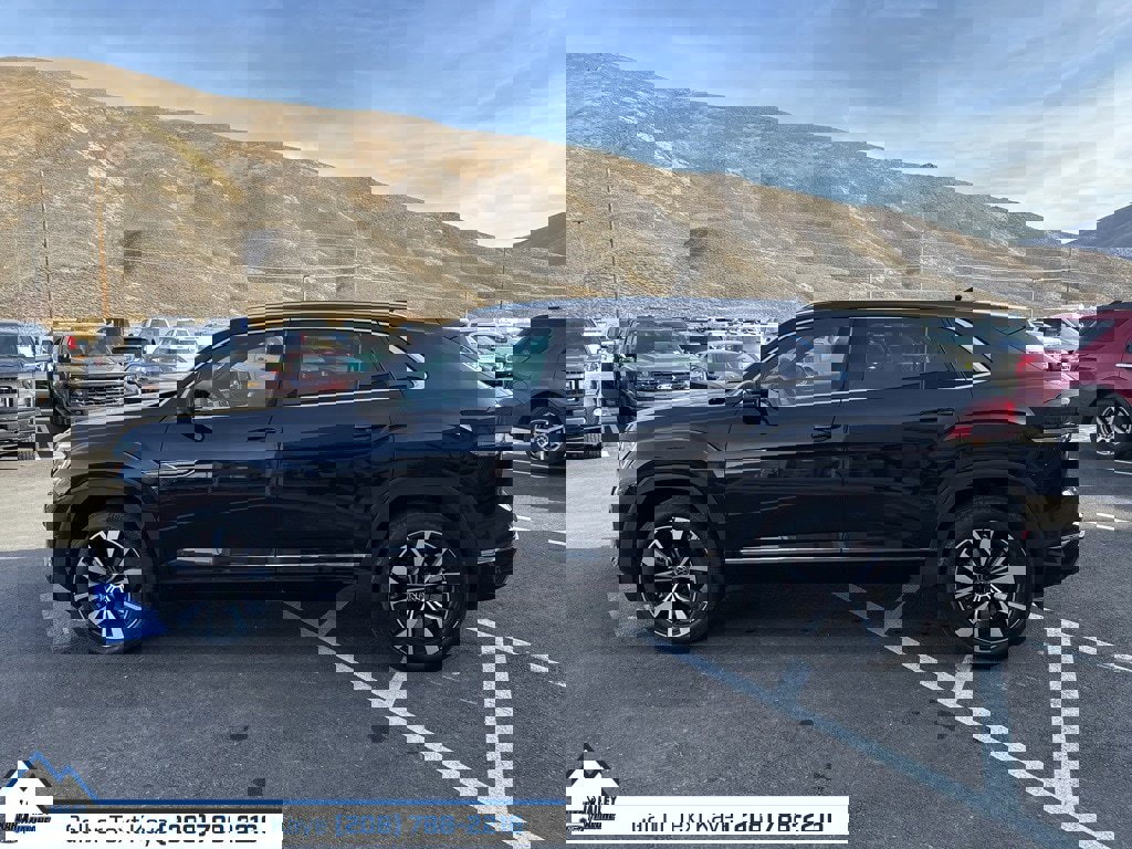 Used 2024 Volkswagen Atlas Cross Sport SEL Premium R-Line image 7