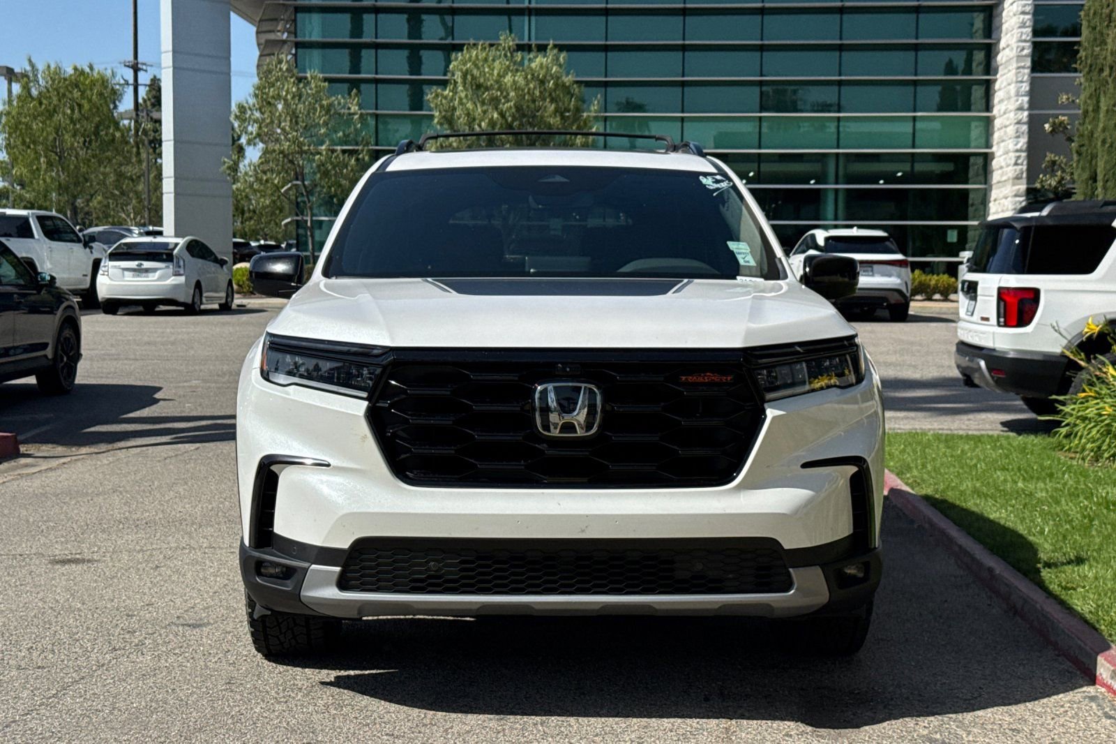 Used 2024 Honda Pilot TrailSport image 3