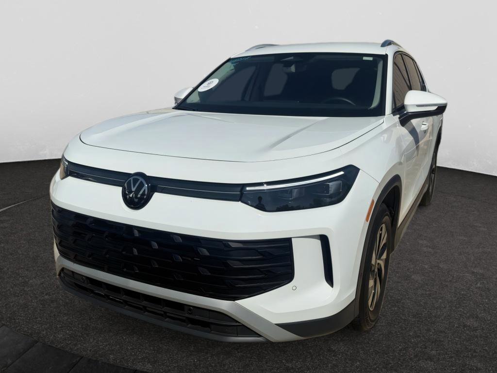 Certified 2025 Volkswagen Tiguan S FWD image 1