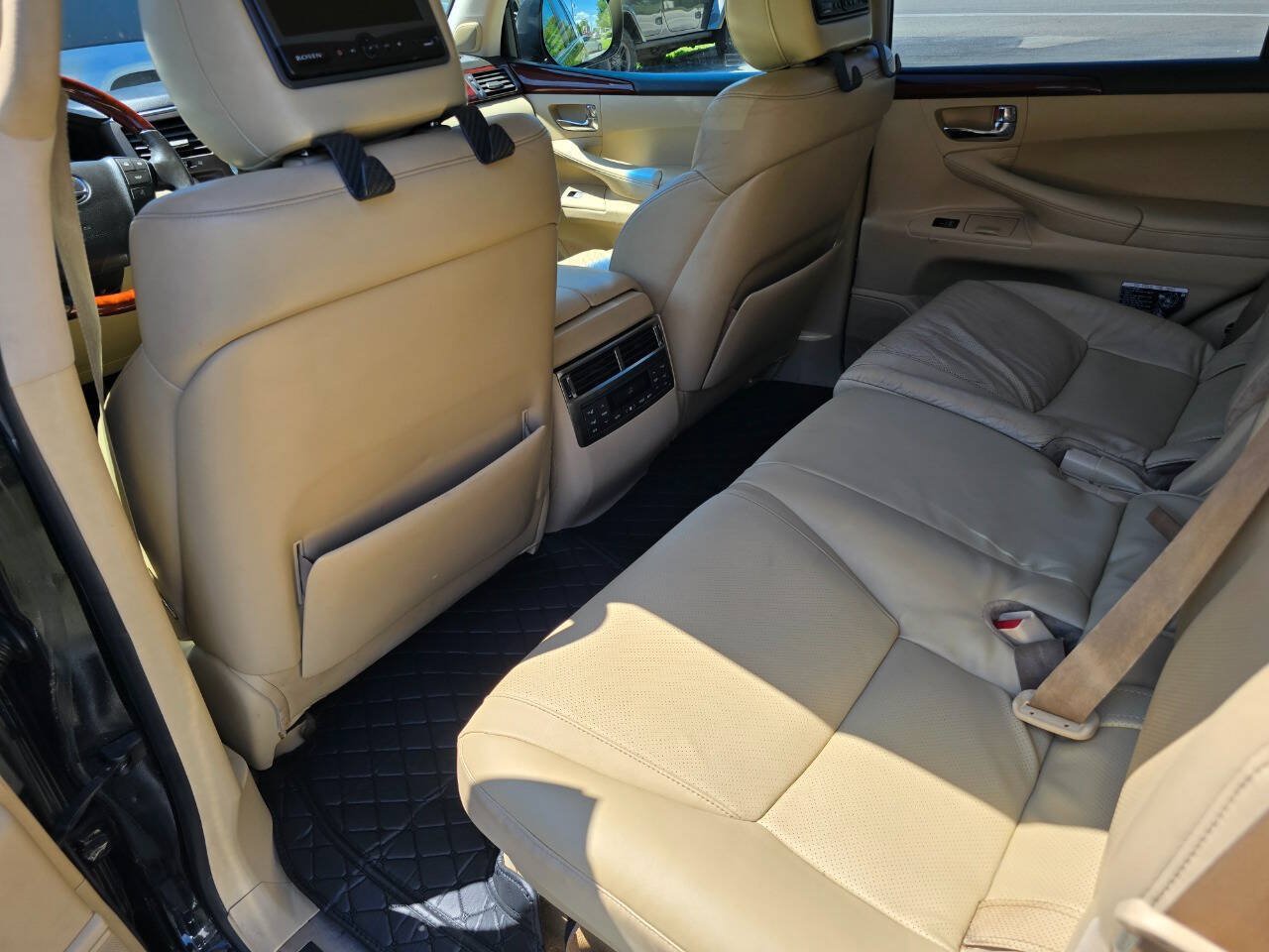 Used 2011 Lexus LX 570 4WD image 22