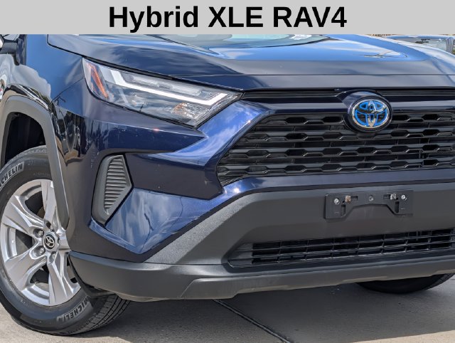 Used 2023 Toyota RAV4 XLE AWD/4WD image 3