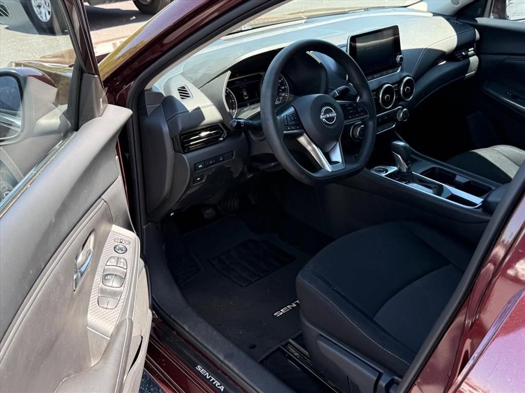 Used 2025 Nissan Sentra SV FWD image 9