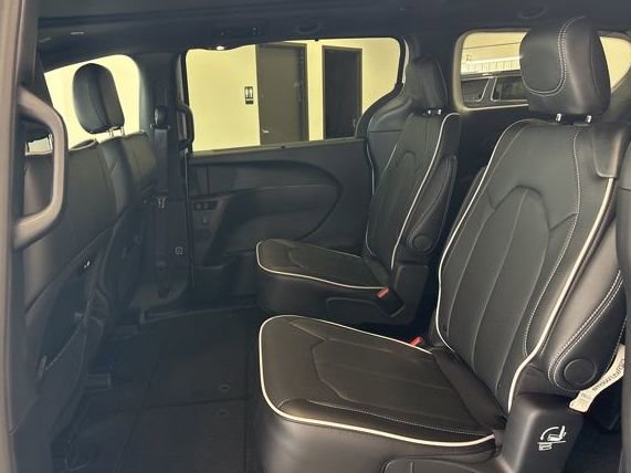 New 2026 Chrysler Pacifica Limited w/ S Appearance Package image 20