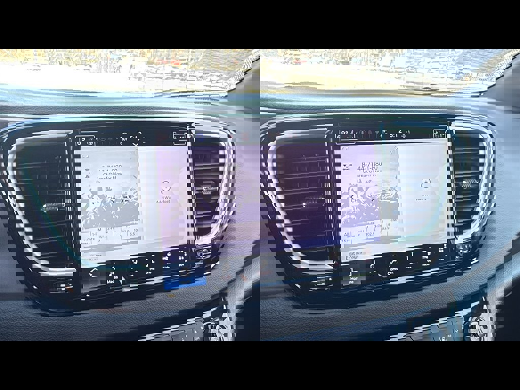 Used 2025 Chrysler Pacifica Select image 18