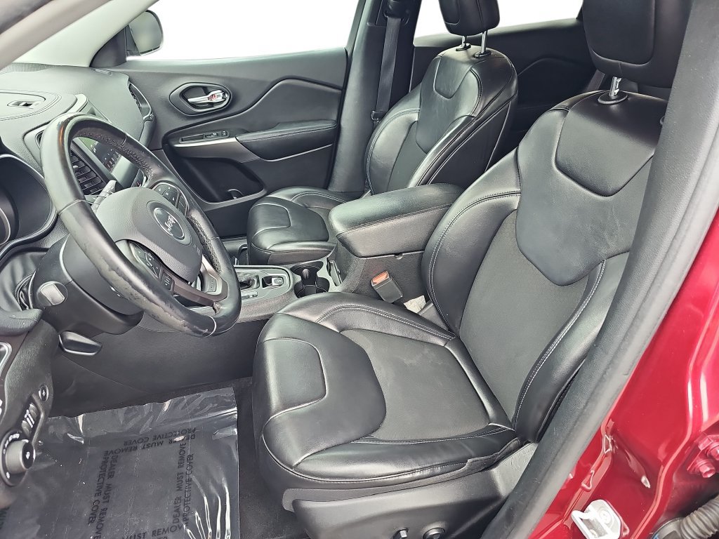 Used 2019 Jeep Cherokee Latitude Plus w/ Comfort/Convenience Group FWD image 15