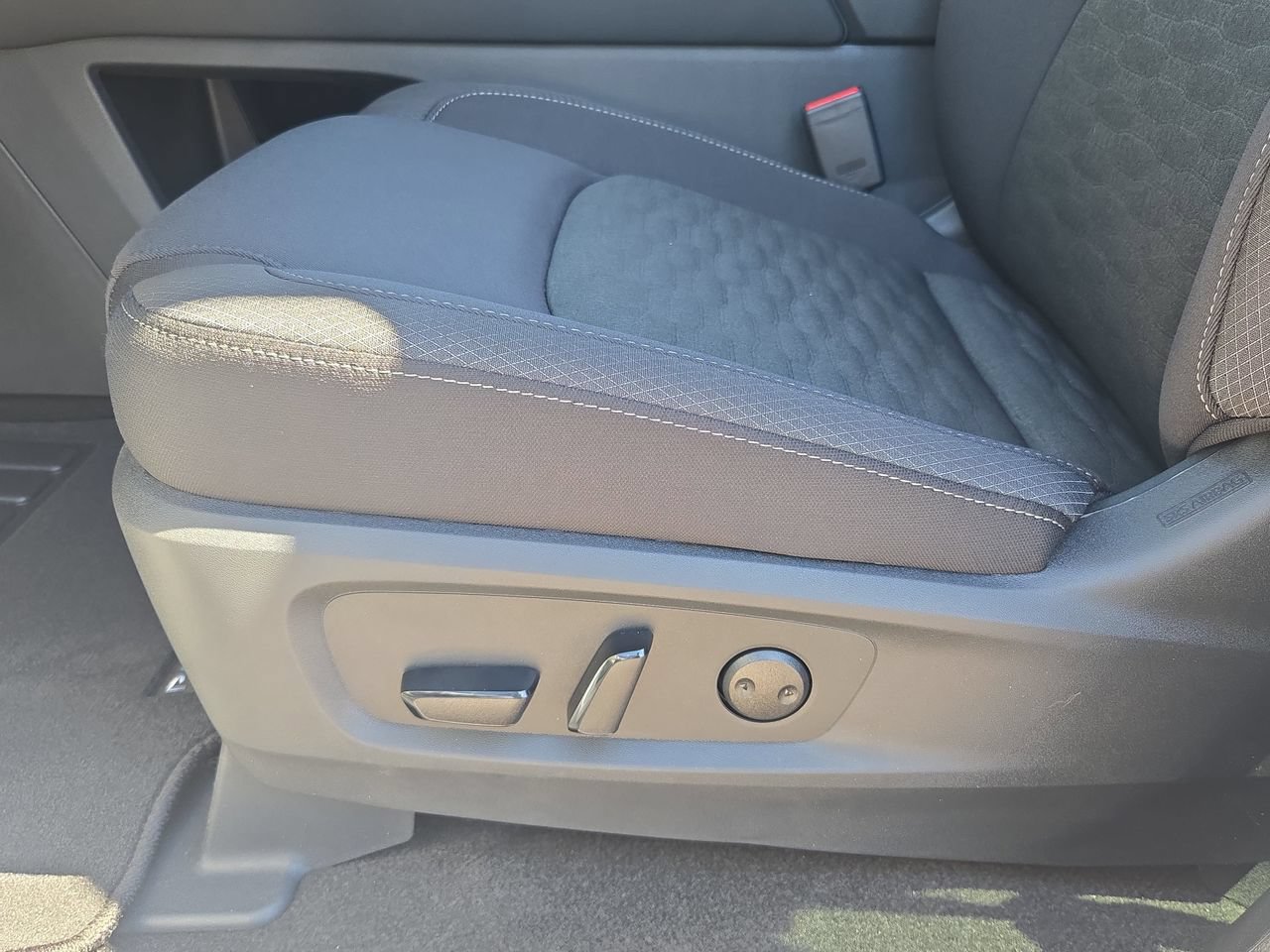 New 2026 Nissan Pathfinder SV w/ Cargo Package FWD image 30
