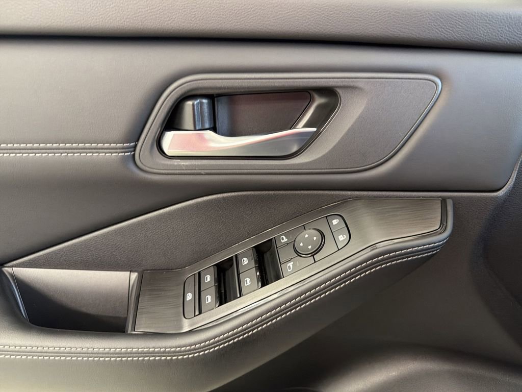 Certified 2025 Nissan Rogue SV w/ SV Premium Package image 23