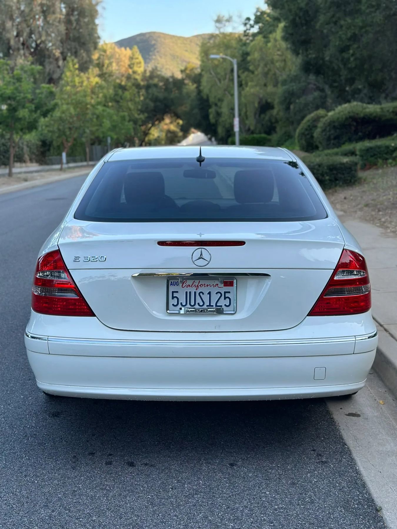 Used 2005 Mercedes-Benz E 320 Sedan image 4