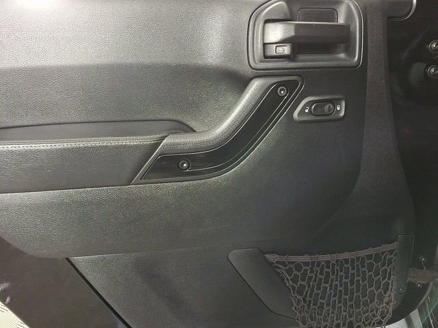 Used 2016 Jeep Wrangler Unlimited Sahara image 13