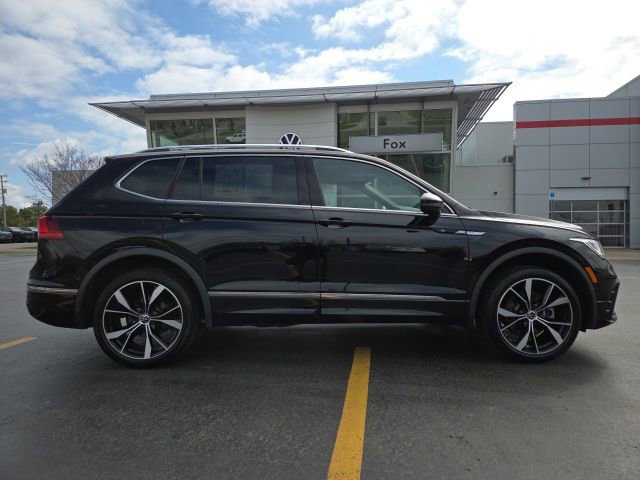 Certified 2024 Volkswagen Tiguan SEL R-Line image 9