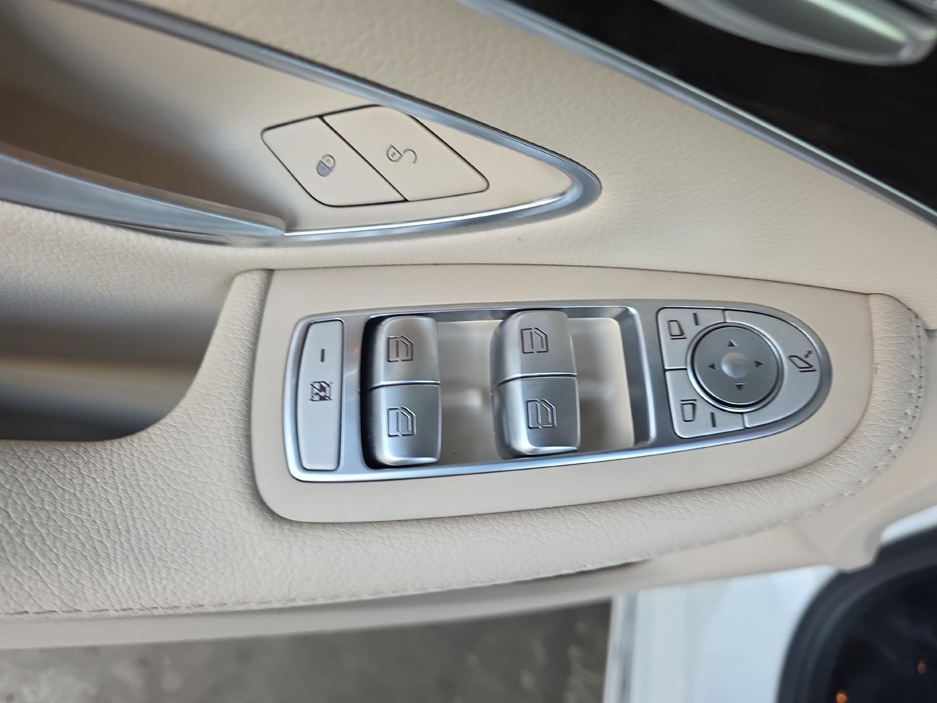 Used 2017 Mercedes-Benz C 300 4MATIC Sedan image 26