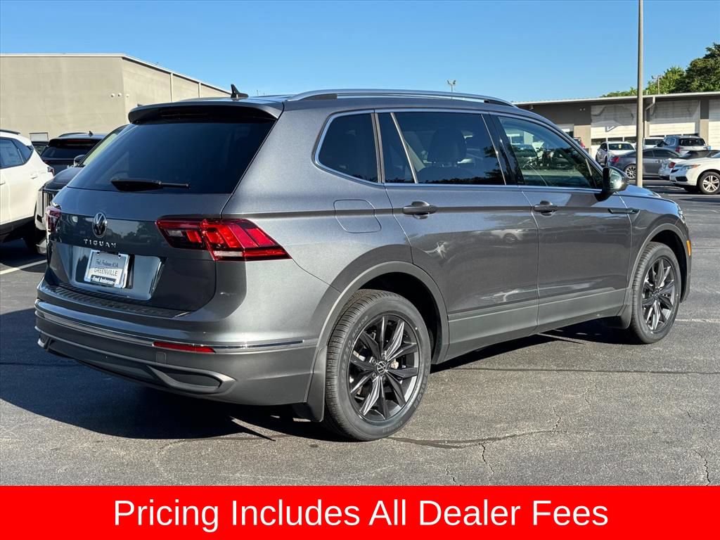 Used 2023 Volkswagen Tiguan SE FWD image 3