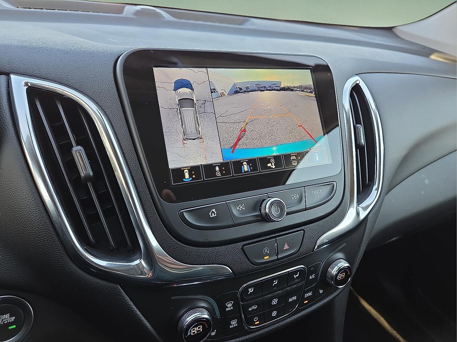 Used 2024 Chevrolet Equinox LT image 17