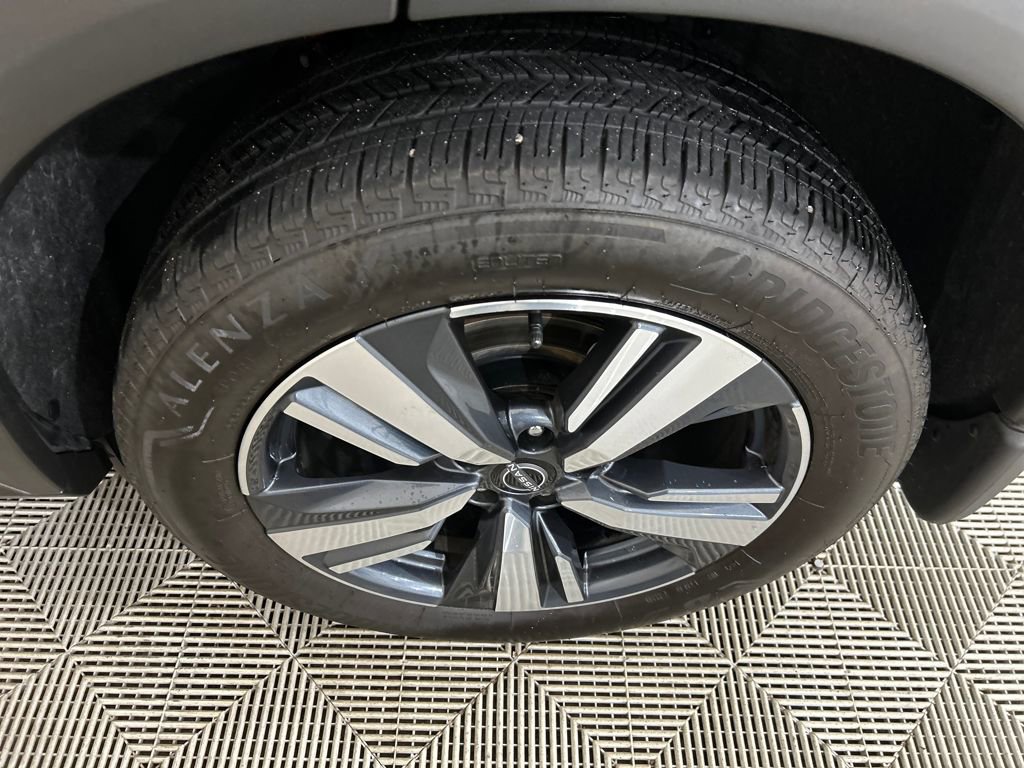 Used 2024 Nissan Rogue SL w/ SL Premium Package image 10