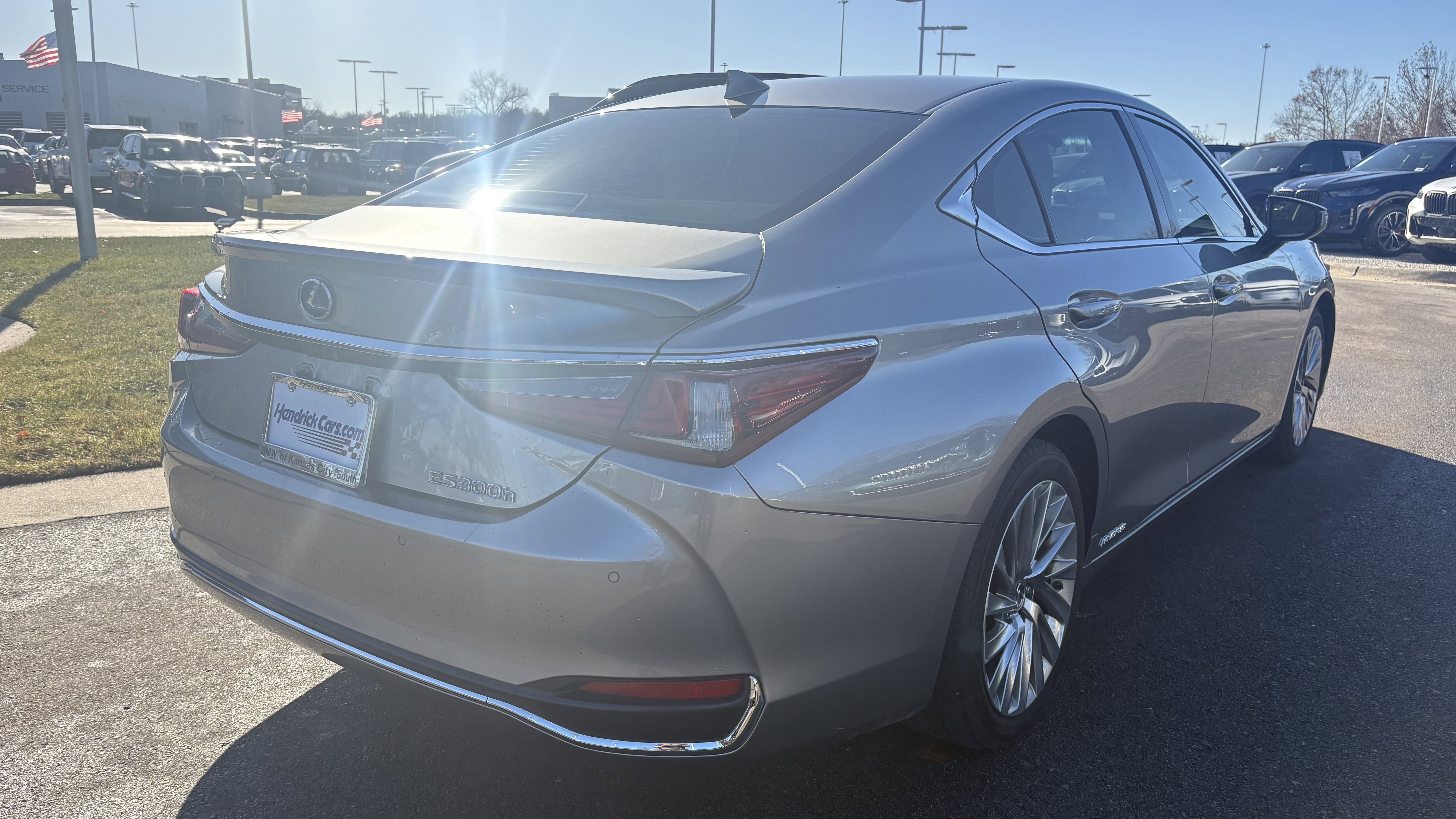 Used 2019 Lexus ES 300h w/ Luxury Package image 10