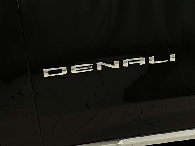 Used 2022 GMC Yukon XL Denali w/ Denali Ultimate Package AWD/4WD image 11