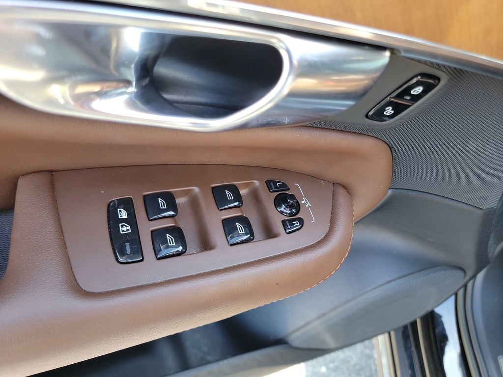 Used 2023 Volvo XC90 B6 Plus w/ Protection Package Premier image 21