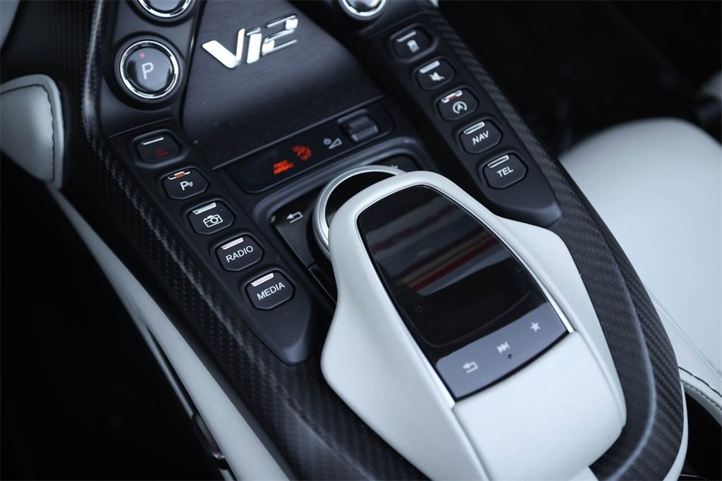 Used 2023 Aston Martin V12 Vantage Roadster image 38