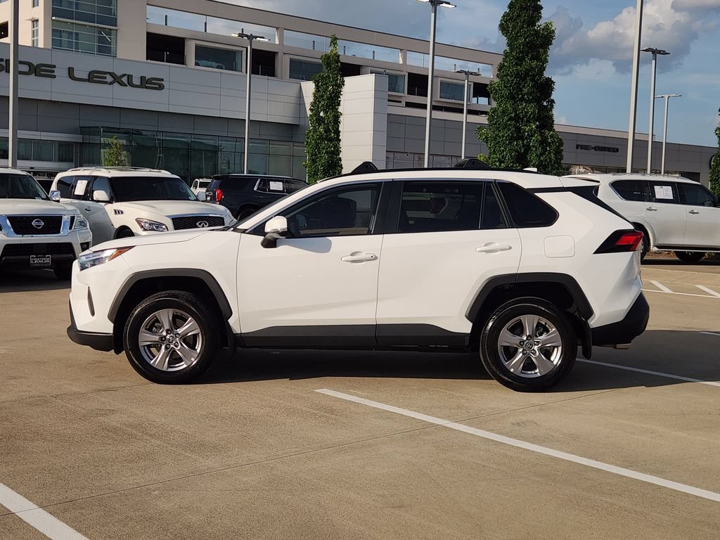 Used 2023 Toyota RAV4 XLE w/ Convenience Package FWD image 4