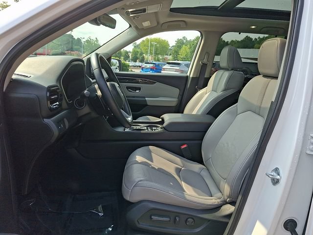 Used 2025 Honda Pilot Touring image 16