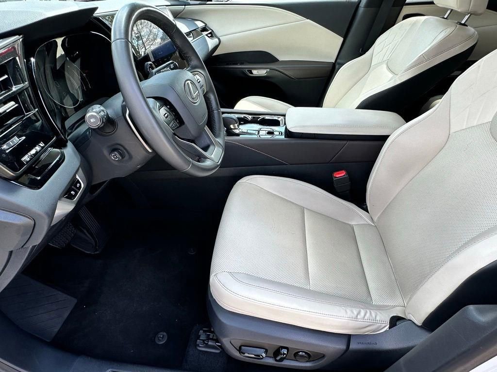Used 2024 Lexus RX 350 FWD w/ Technology Package image 6