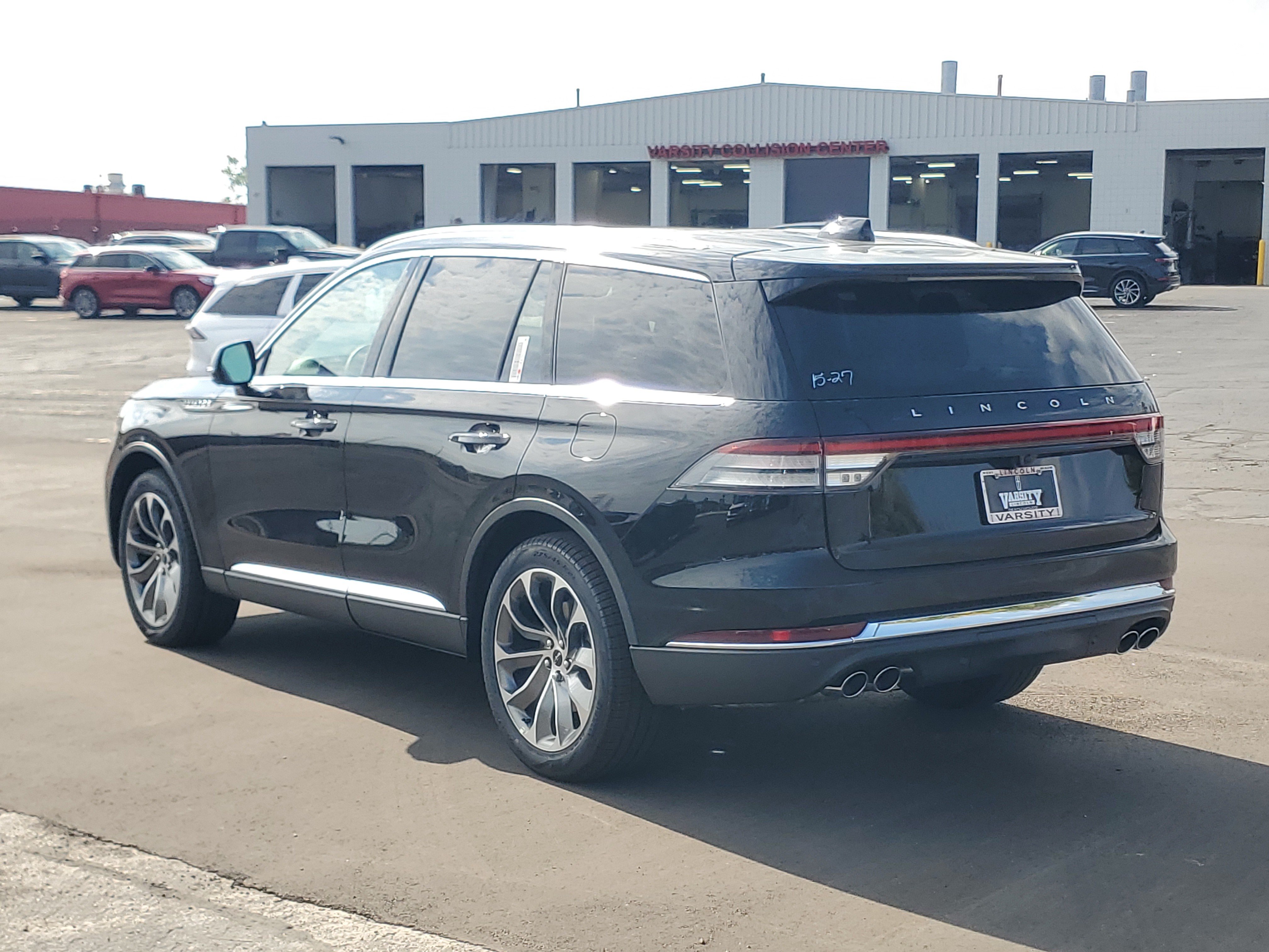 New 2027 Lincoln Aviator AWD image 3