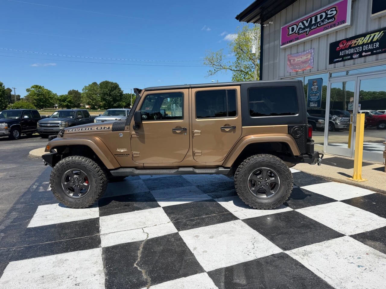 Used 2015 Jeep Wrangler Unlimited Sahara w/ Connectivity Group AWD/4WD image 9