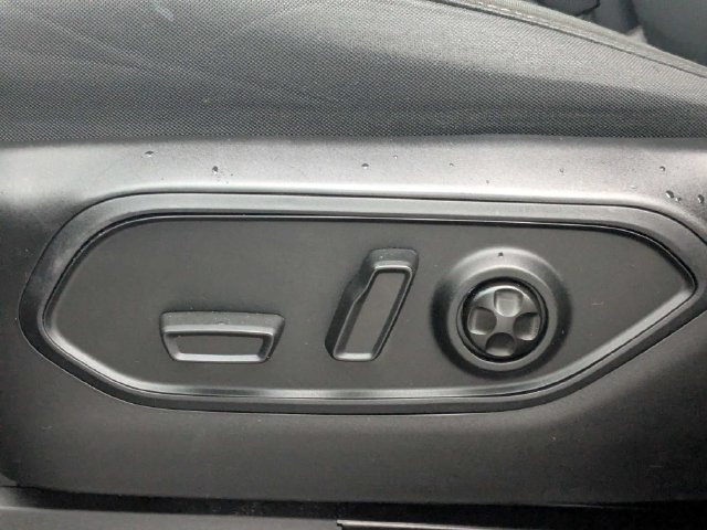 Used 2025 Jeep Grand Cherokee Laredo X RWD image 21