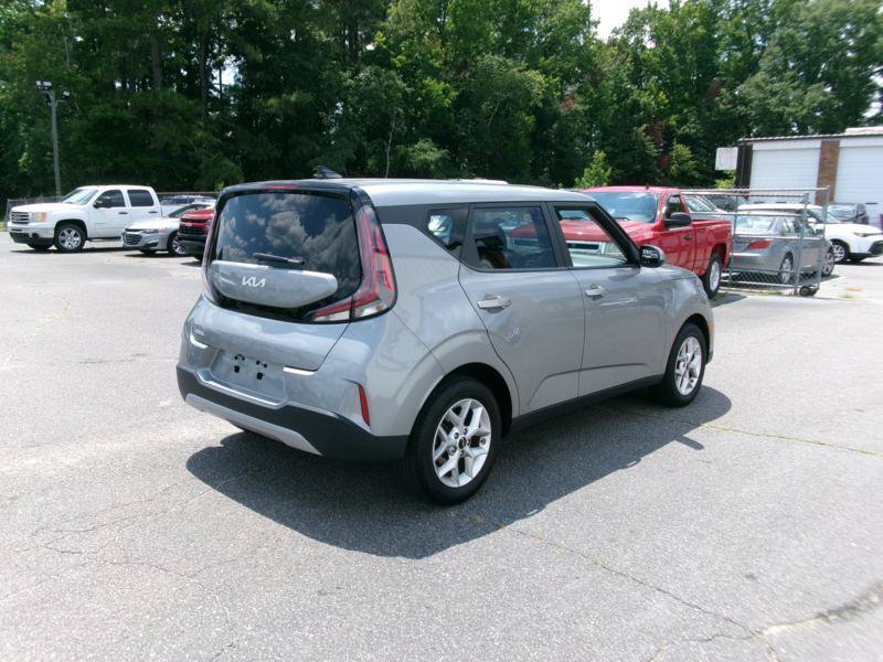 Used 2025 Kia Soul LX w/ LX Technology Package FWD image 6