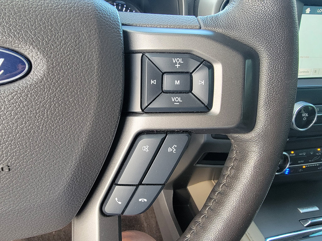 Used 2018 Ford Expedition XLT w/ Equipment Group 202A AWD/4WD image 17