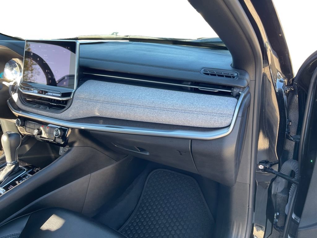 Used 2023 Jeep Compass Latitude w/ Convenience Group image 16