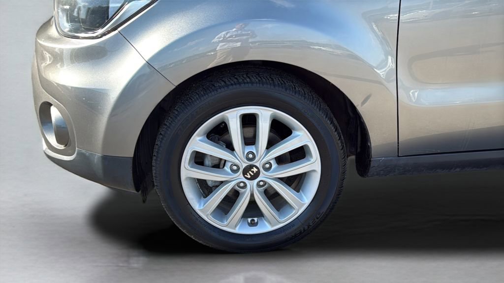 Used 2018 Kia Soul + FWD image 17
