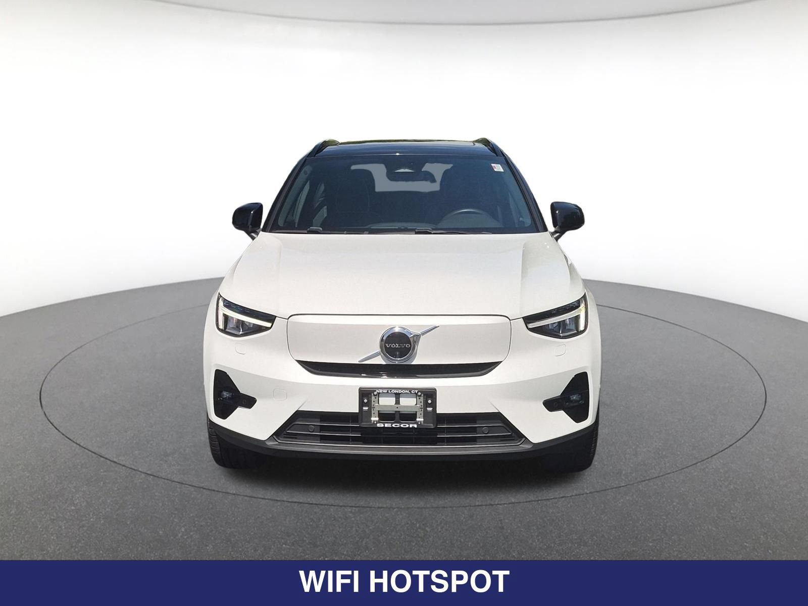 Used 2023 Volvo XC40 Recharge Plus AWD/4WD image 2