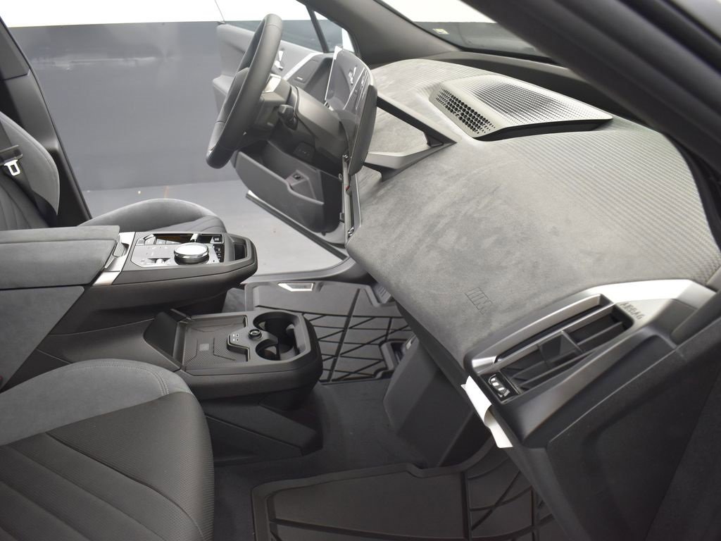 New 2026 BMW iX xDrive60 w/ M Sport Package image 27