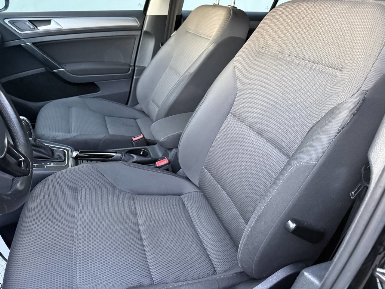 Used 2017 Volkswagen Golf S image 10