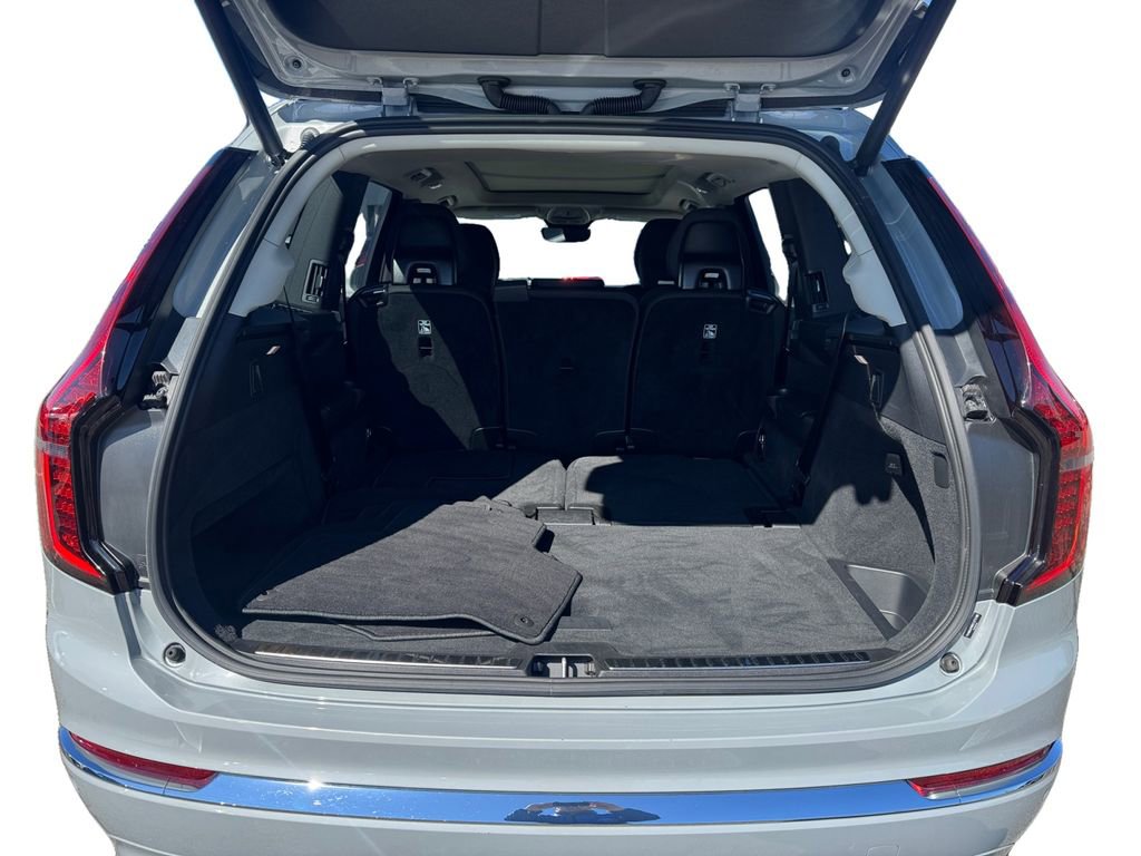 Certified 2025 Volvo XC90 B6 Plus image 5