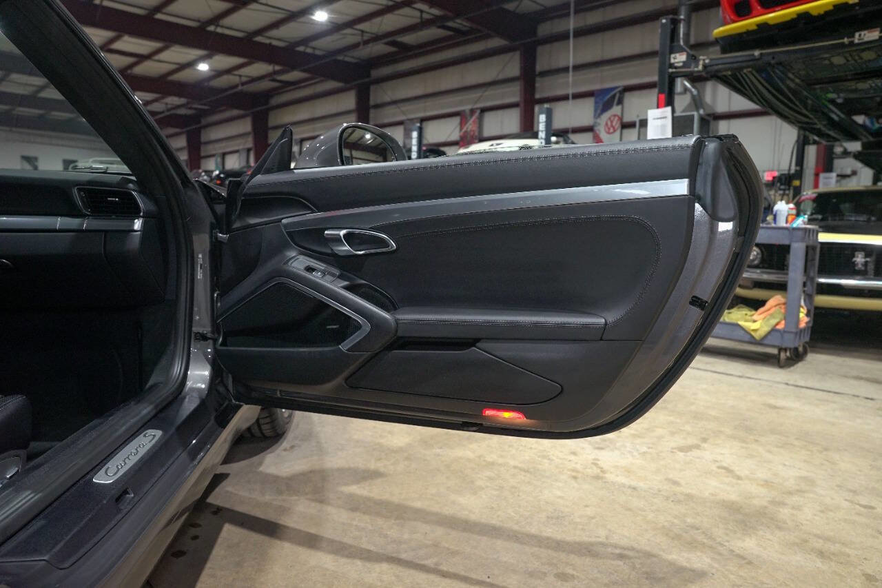 Used 2019 Porsche 911 Carrera S image 32