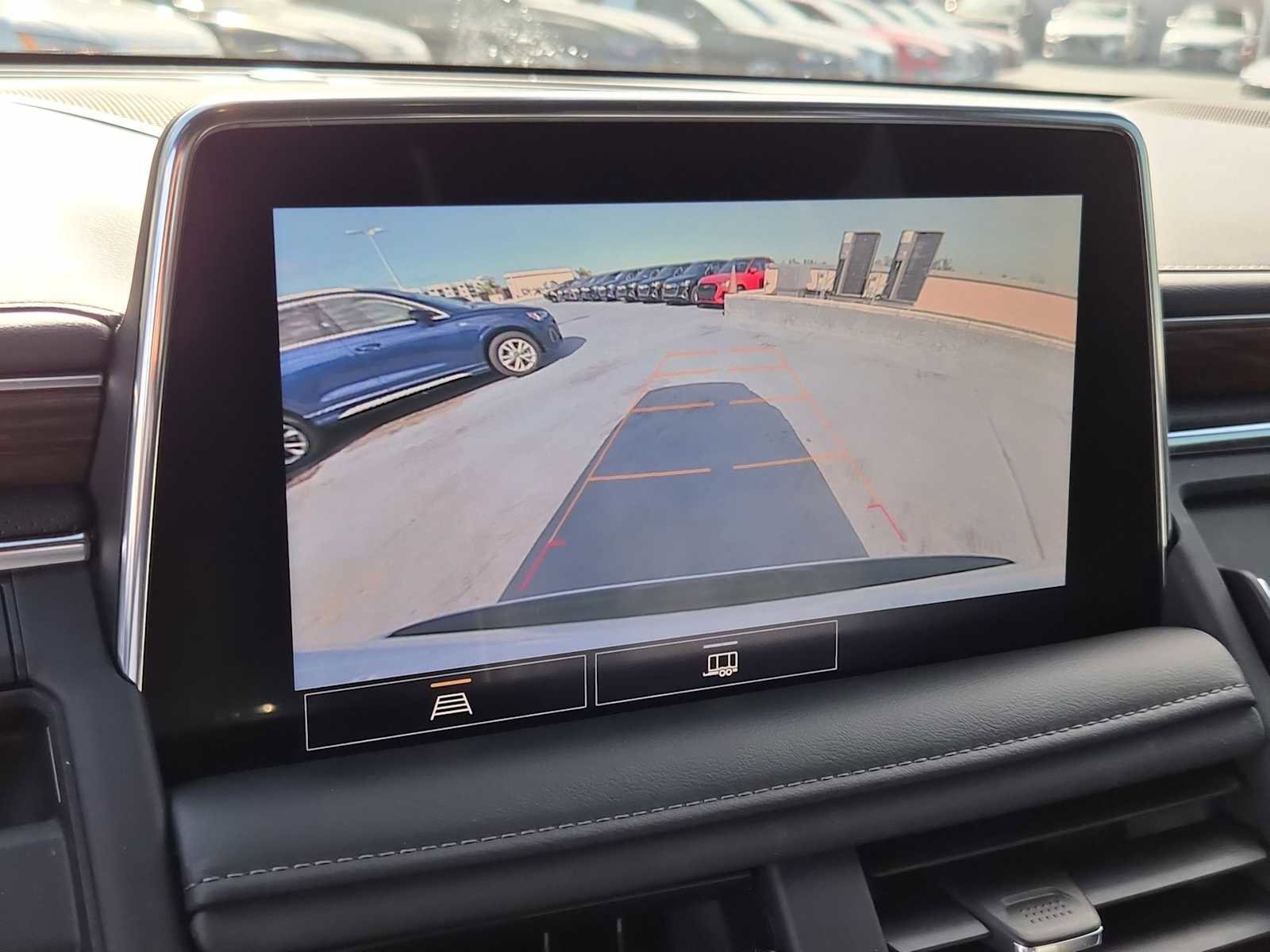 Used 2021 Chevrolet Suburban Premier image 23