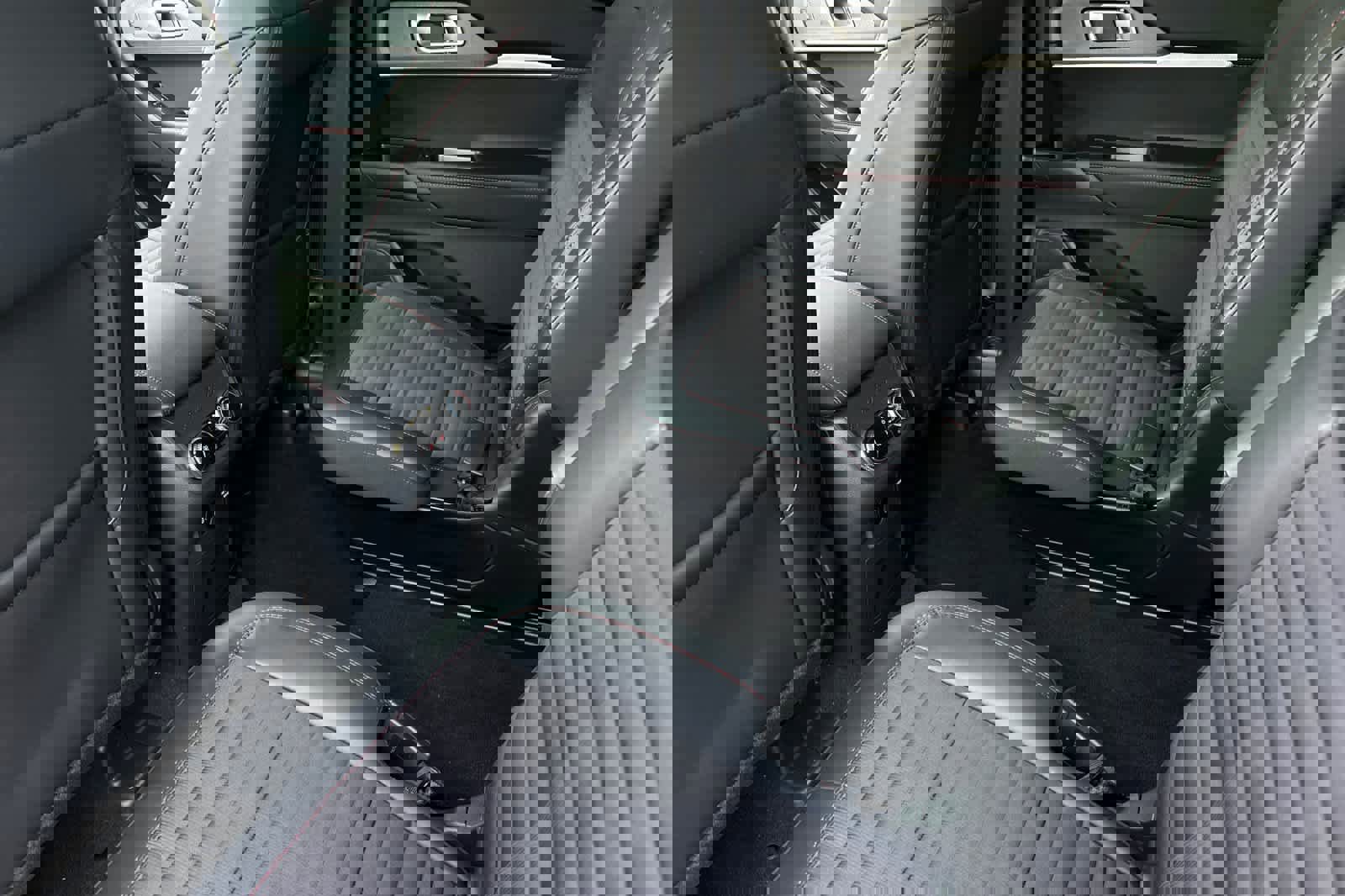 New 2026 Ford Explorer ST-Line w/ ST-Line Street Pack image 4