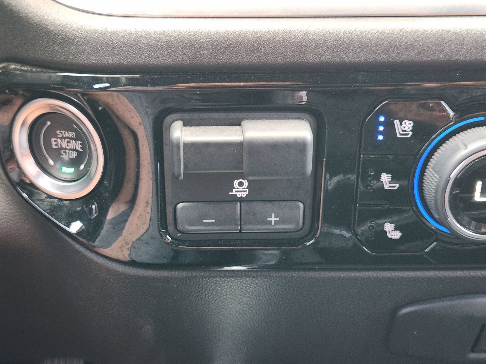 Used 2025 Chevrolet Silverado 3500 High Country w/ High Country Premium Package AWD/4WD image 24
