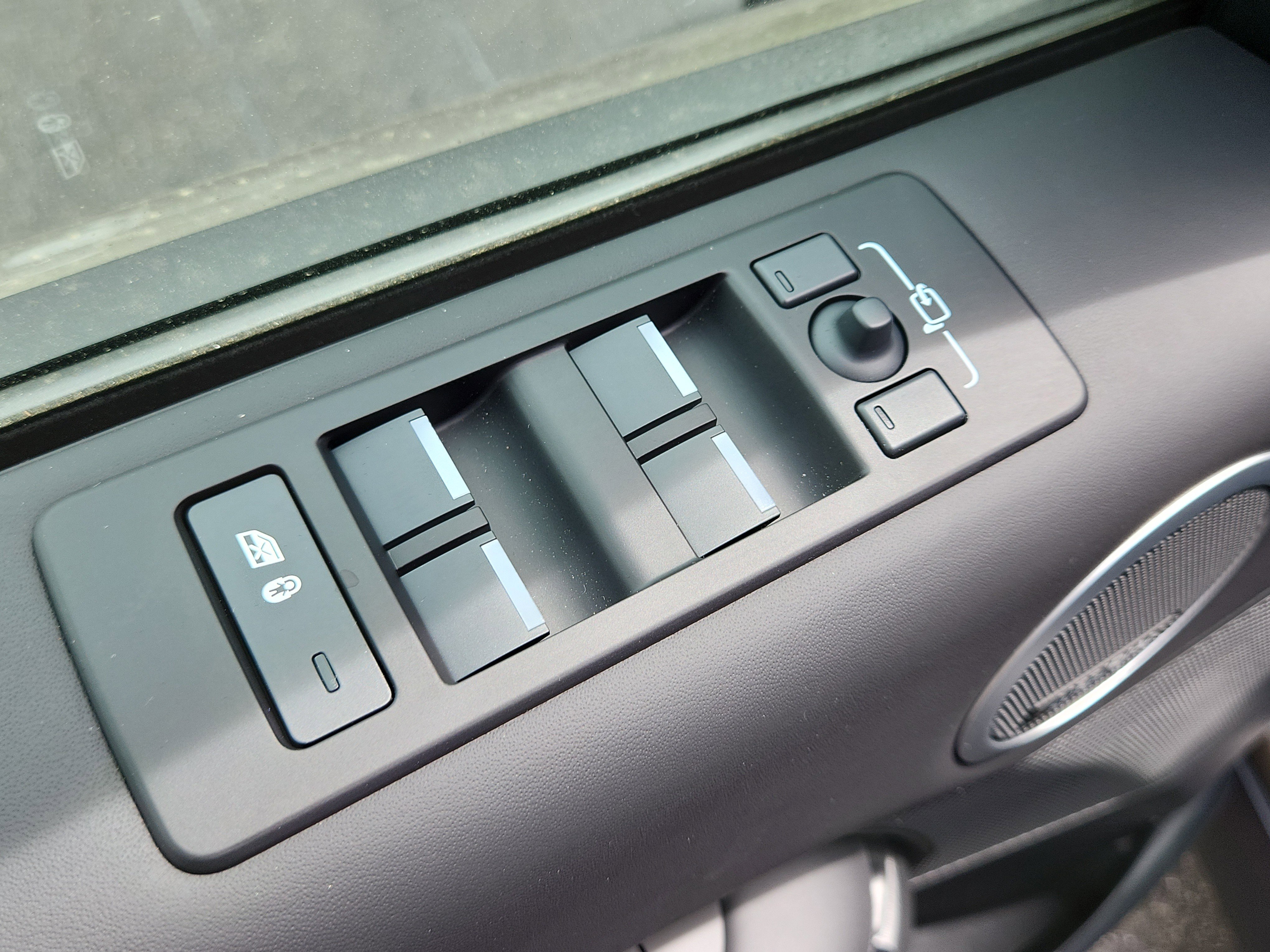 New 2025 Land Rover Discovery Metropolitan Edition image 9