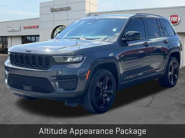 Used 2022 Jeep Grand Cherokee Altitude AWD/4WD image 3