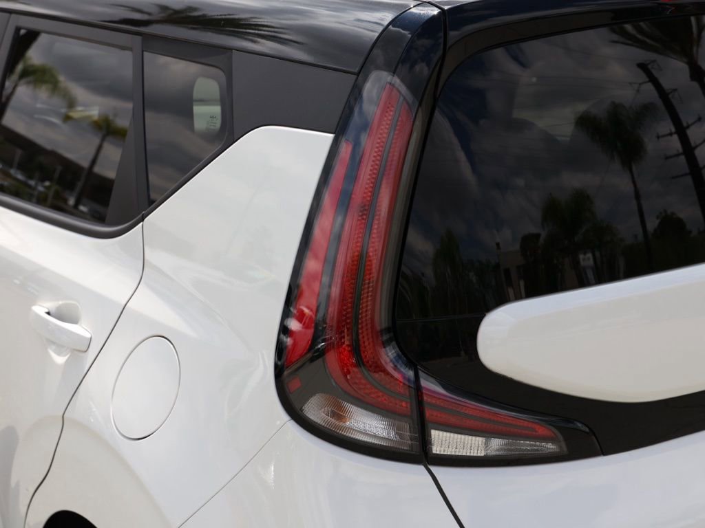 Used 2023 Kia Soul S image 7